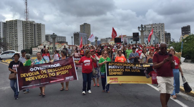 Sintepe liderou protesto e caminhada dos/as aposentados/as