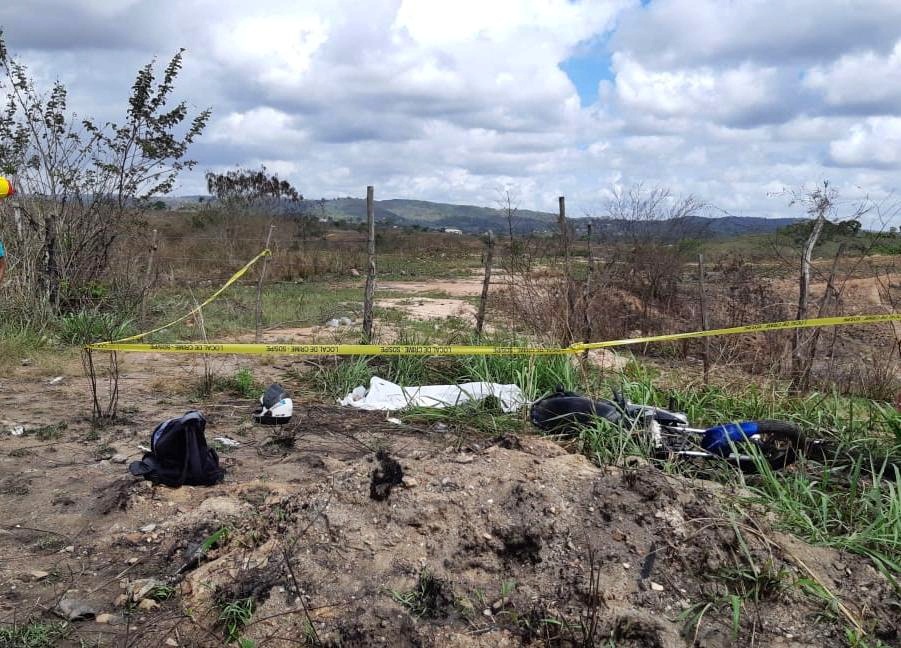 Motoqueiro é alvejado e morto a tiros enquanto trafegava na BR-232 em Vitória