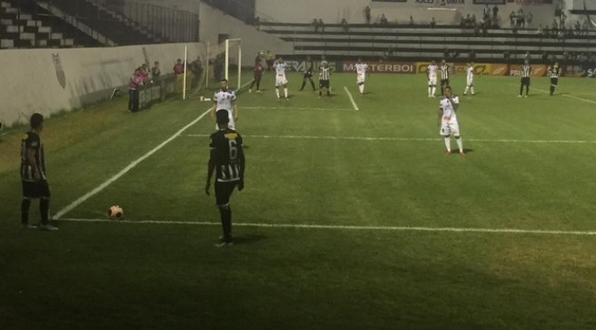 Central vence e empurra Vitória para a lanterna