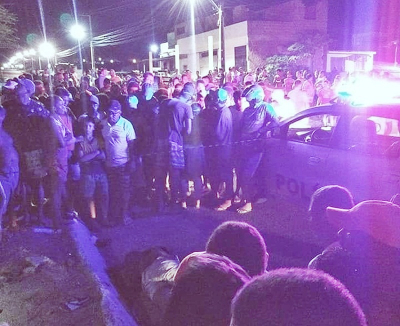 Ex-presidiário é morto e mototaxista fica ferido na BR-232 em Pombos