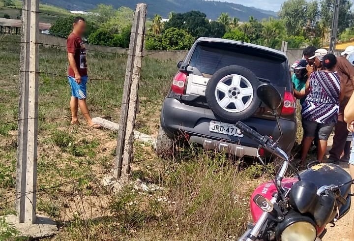 Homem foi executado dentro de veículo em Vitória de Santo Antão
