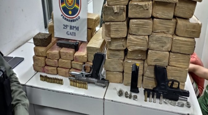 Polícia Militar intercepta 46 kg de maconha em Moreno