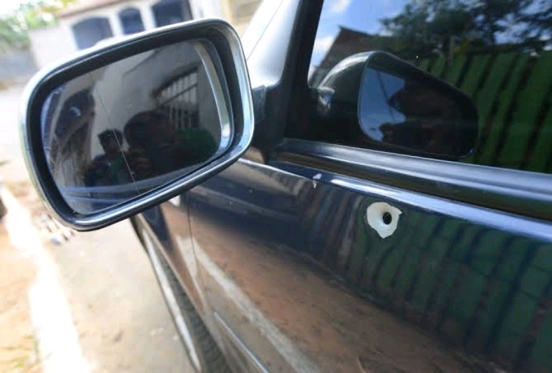 Em plena luz do dia, jovem é executado a tiros dentro de um carro em Vitória de Santo Antão