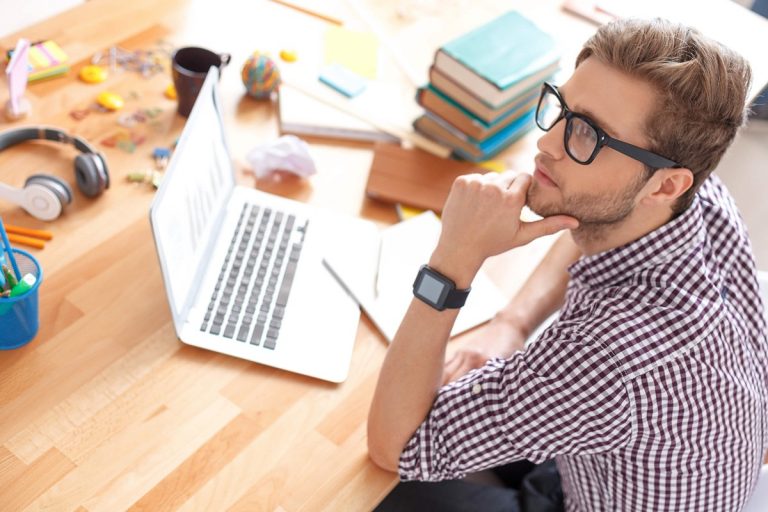 Startup oferece curso online gratuito para o Enem 2020 com mais de 600 aulas
