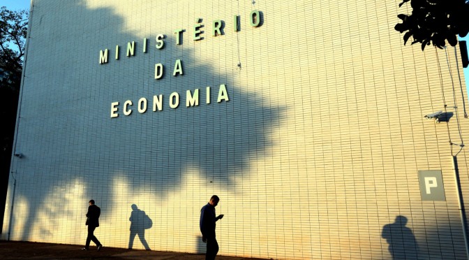 Servidores Federais lutam para incluir reposição salarial no Orçamento 2023