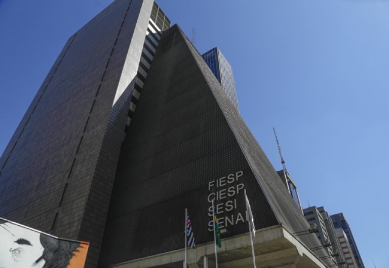 Fiesp quer população contra servidor