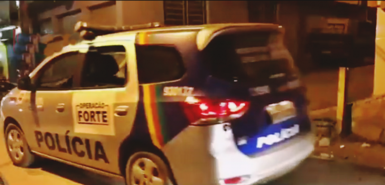 Em Vitória, dupla tenta matar jovem a tiros