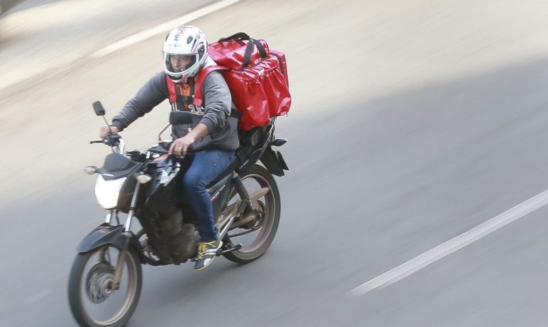 Projeto de Lei cria marco regulatório para serviços de entrega e de motorista por aplicativo