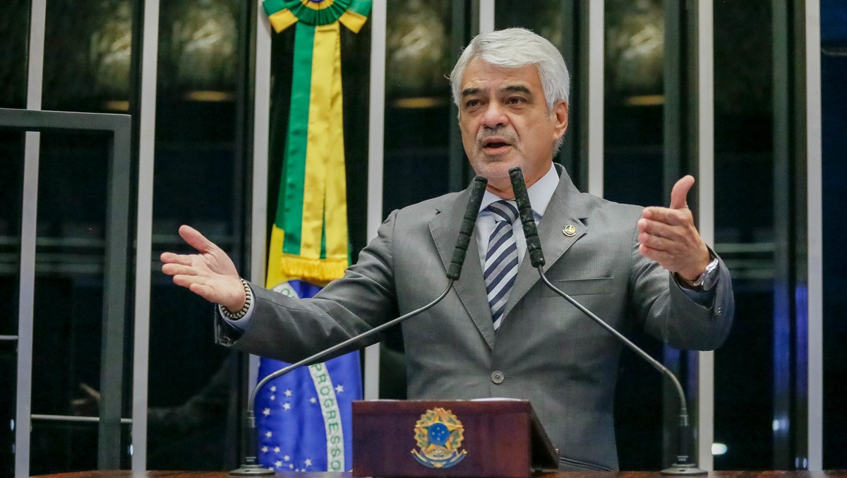 Há uma organização criminosa operando dentro do governo Bolsonaro, afirma Humberto