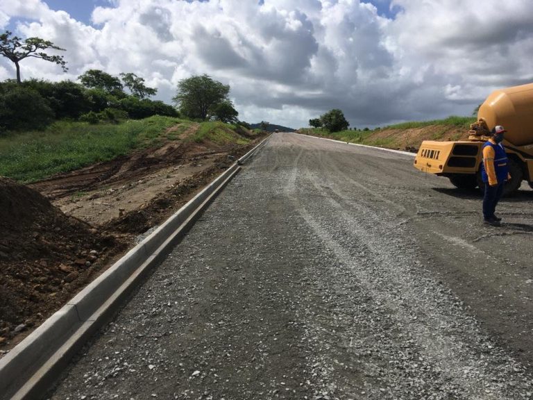 Conclusão de 70% das obras de acesso ao Polo Empresarial de Limoeiro