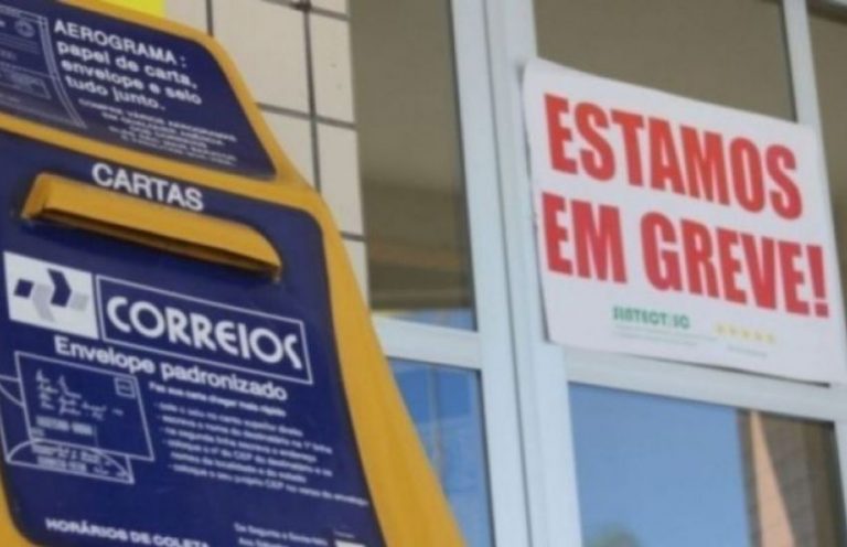 Funcionários dos Correios entram em greve