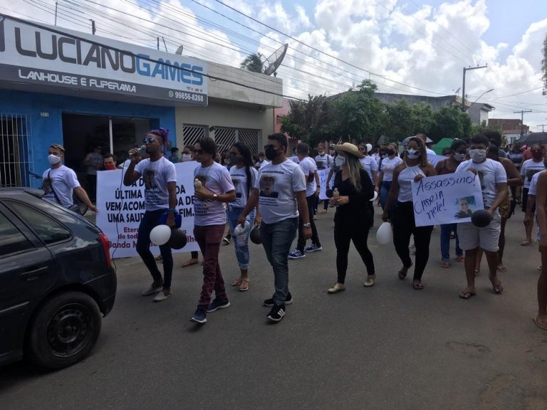 Protesto em Glória pede justiça para caso de jovem que morreu ao ser baleado por um PM
