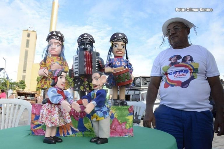 Glória do Glória em luto pelo mestre mamulengueiro Zé Lopes
