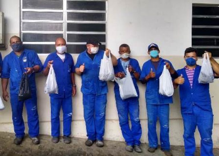 Projeto UFPE Alimentar distribui peixes a prestadores de serviços no Campus Vitória