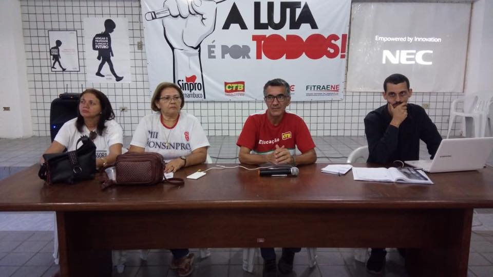 Professores da rede privada de Pernambuco decretam estado de greve