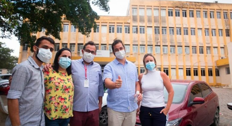 Túlio Gadêlha confere emendas de quase R$ 2 milhões direcionadas a hospital e universidade em Vitória