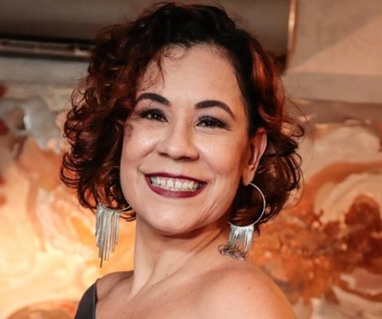 Cantora pernambucana Carla Rio e Pitú renovam parcerias