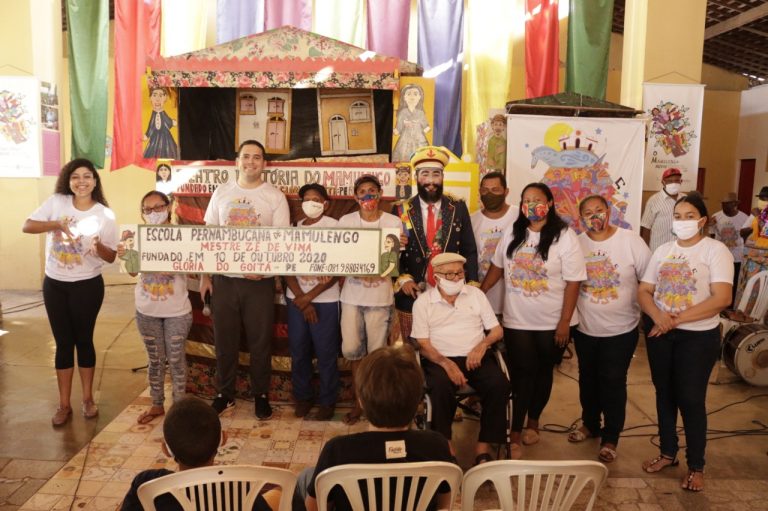 Artesãos de Glória do Goitá fundam Escola de Mamulengo Mestre Zé de Vina