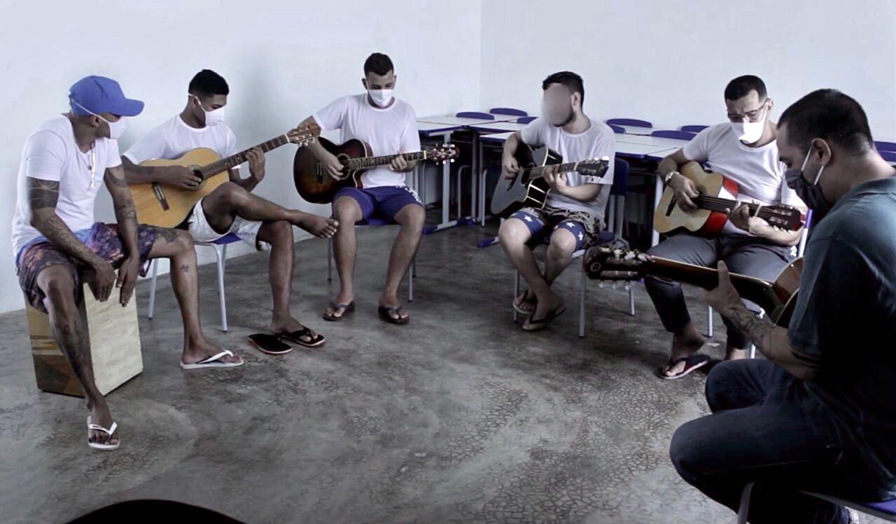 Presídio da Vitória de Santo Antão oferece aulas de música aos detentos