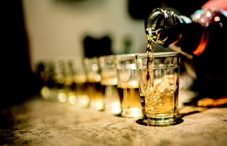 Carga tributária alta afeta mercado da cachaça de Pernambuco