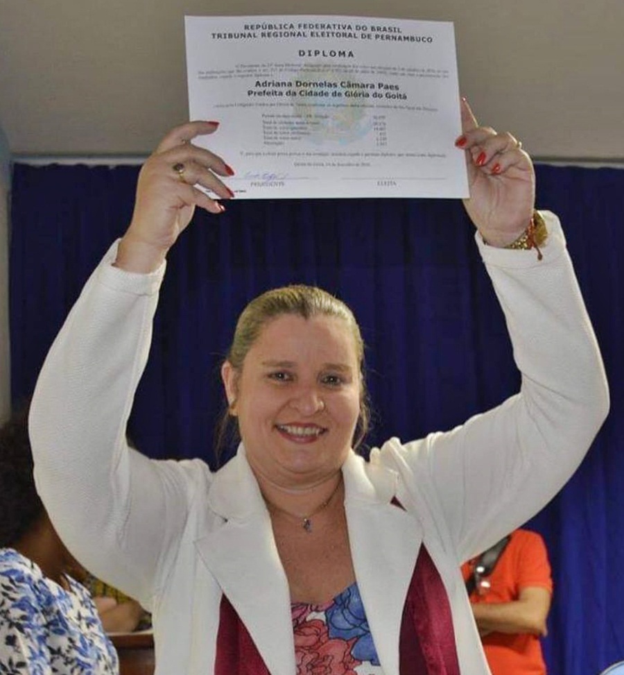 Adriana Paes é diplomada prefeita reeleita de Glória do Goitá