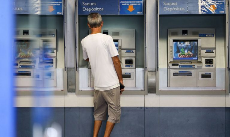 Bancos vão funcionar em horário especial na véspera de Natal