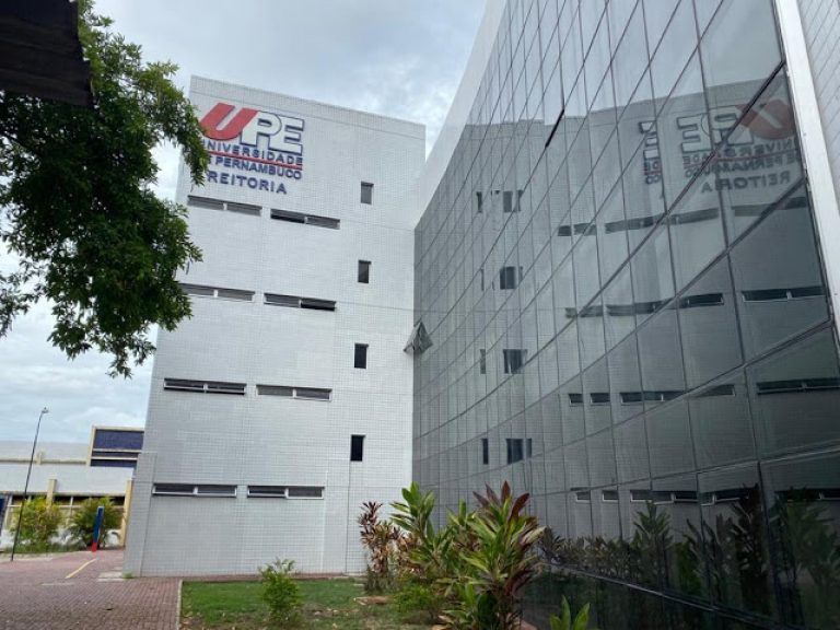 Universidade de Pernambuco (UPE) abre seleção simplificada com 163 vagas para professor auxiliar