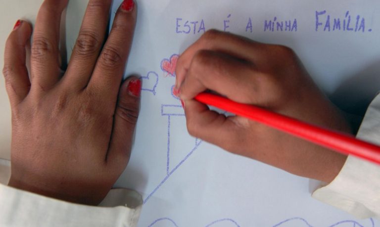 MEC lança curso para professores de alfabetização