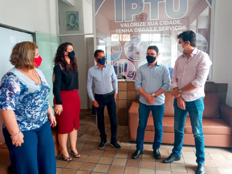 Secretário estadual do Trabalho e Emprego visita Glória do Goitá