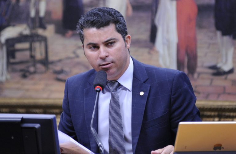Senado aprova Medida Provisória que reduz conta de luz até 2025; observe