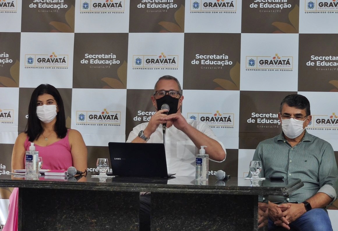 Em protesto, concurseiros invadem Live da Prefeitura de Gravatá e cobram liberação do concurso