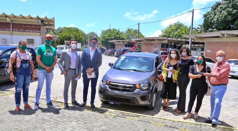 Em Gravatá, Amaterra recebe veículo para suas atividades