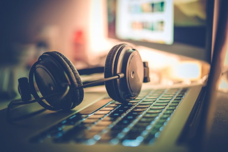 Produtor cultural vitoriense Cadu Sales conduz na web o programa ‘Mosaico Musical’