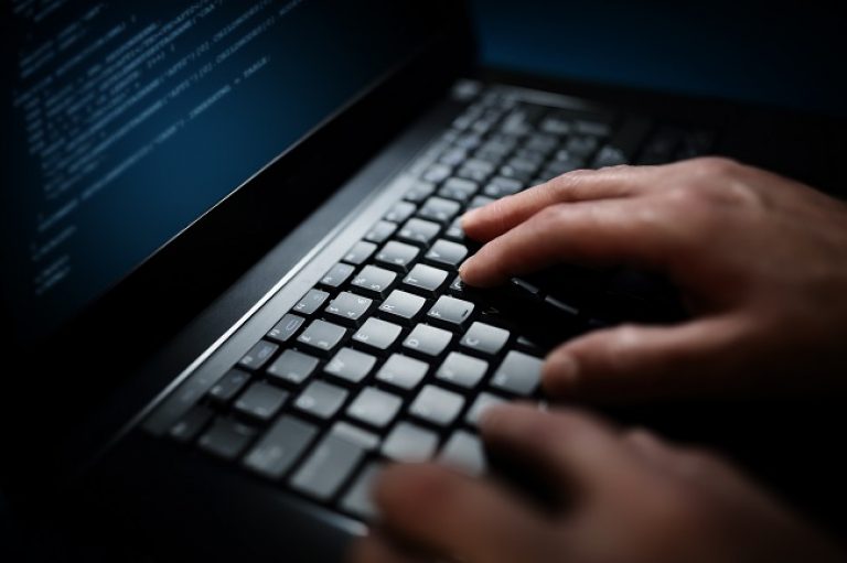 Como fazer para não cair em golpes de vagas falsas de emprego?