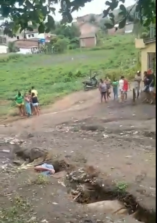 Jovem assassinado é jogado em uma vala no Distrito de Massauassu