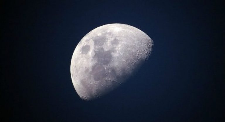 Superlua Rosa e Chuva de Meteoros podem ser vistas neste mês de abril