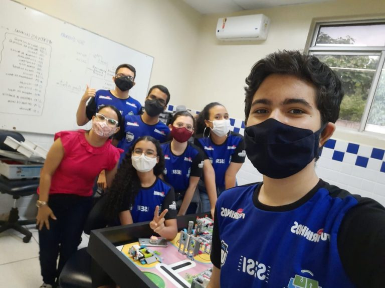 Equipe SESI Escada garante classificação para fase nacional do Torneio SESI de Robótica