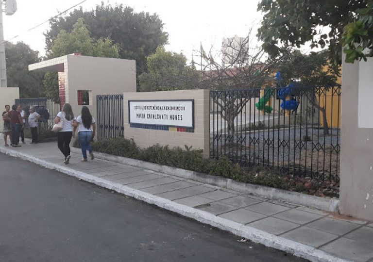 Governo de Pernambuco autoriza retomada gradual das aulas presenciais a partir desta segunda-feira (5); confira o calendário