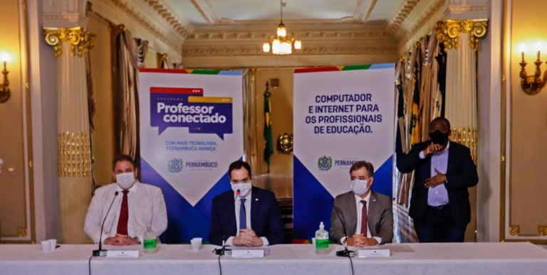 Governo de PE dará notebooks e plano de conectividade para professores