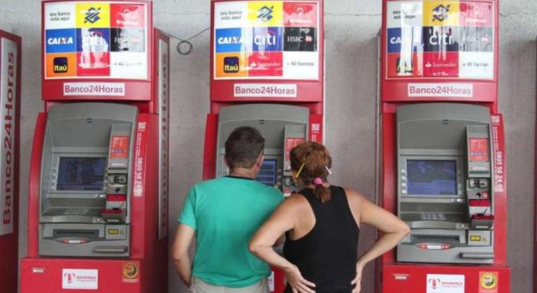 Glória do Goitá recebe caixa eletrônico do Banco24Horas