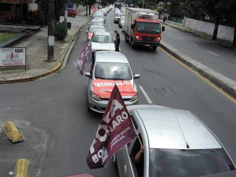 No Recife, Sintepe realiza carreata por vacinação