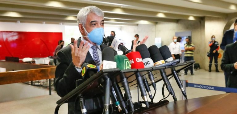 Ministros da Saúde de Bolsonaro terão de explicar à CPI tragédia brasileira, afirma Humberto