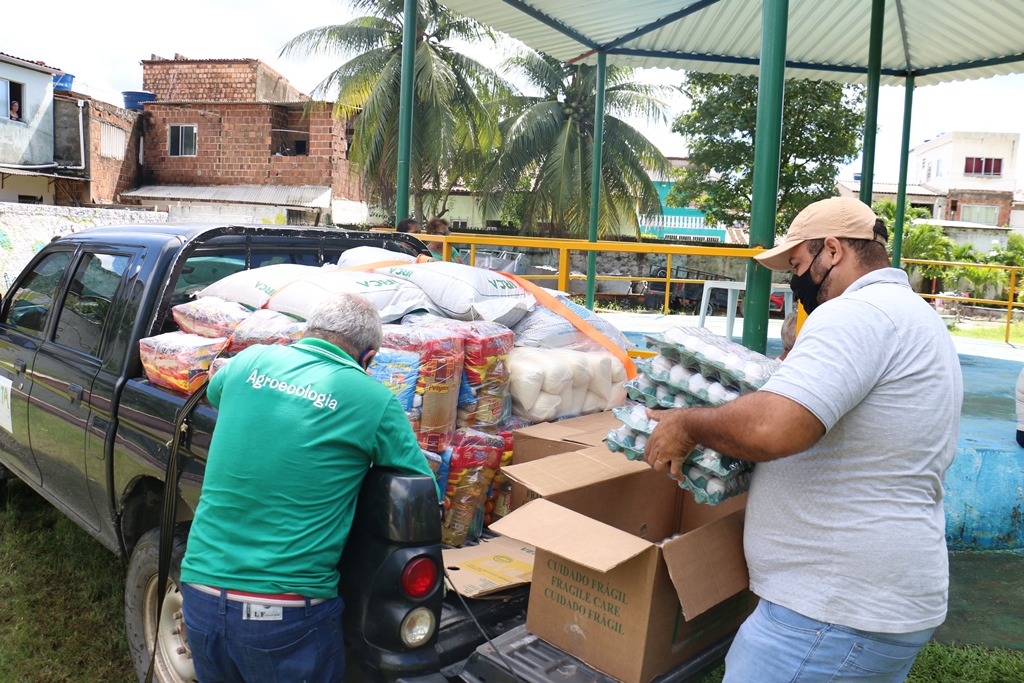 SERTA distribui cestas de alimentos com produtos da agricultura familiar
