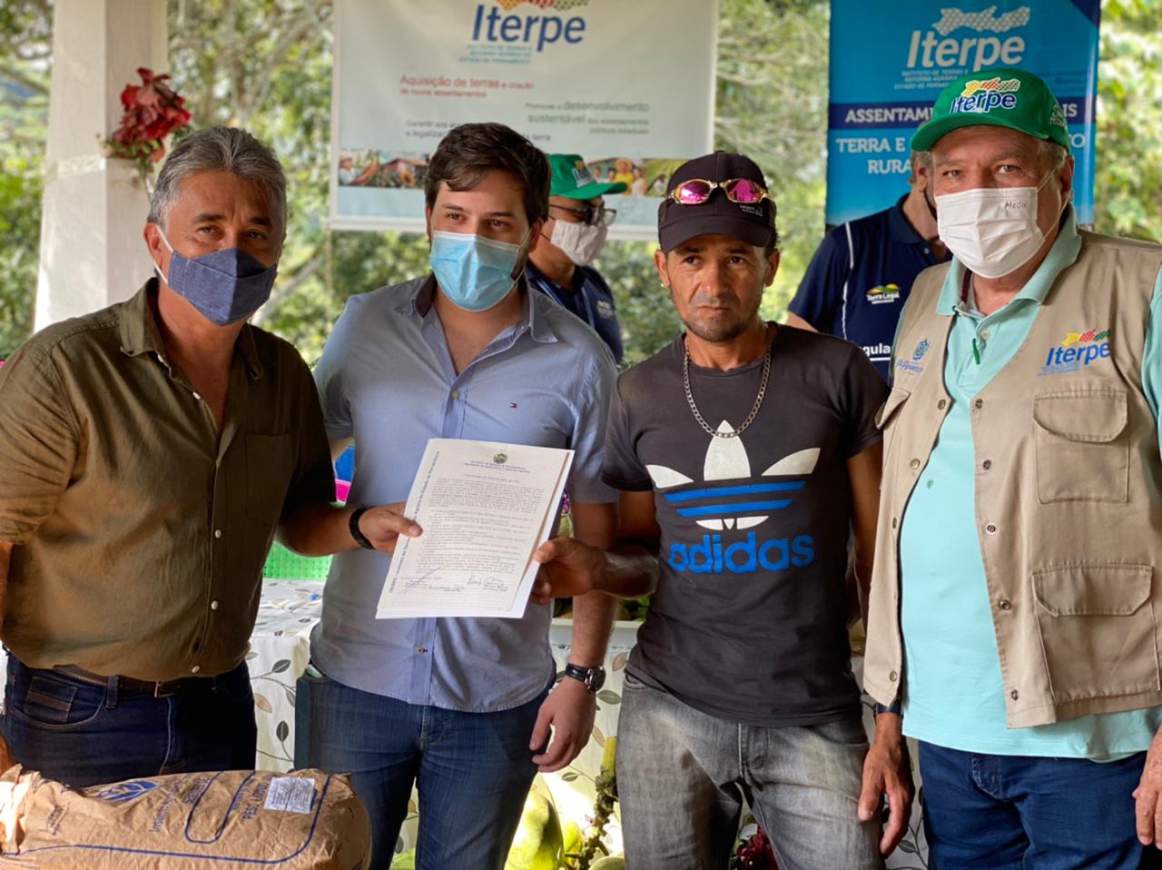 Iterpe Itinerante entrega 164 títulos de acesso à terra a famílias de assentamentos em Moreno
