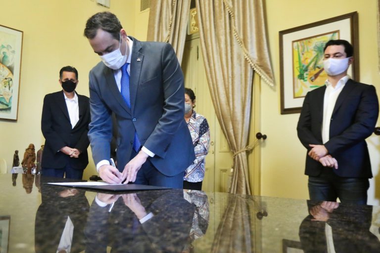 Paulo Câmara declara Marco Maciel Patrono do Legislador de Pernambuco