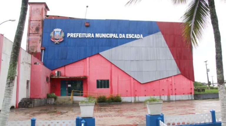 Prefeitura da Escada realiza leilão de veículos e maquinários