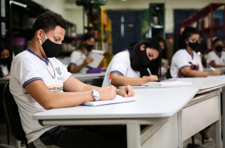 Educação de PE anuncia abertura de 3.919 vagas para cursos gratuitos de inglês, espanhol e francês