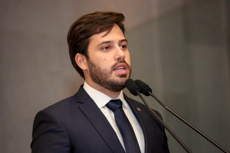 Aglailson Victor propõe projeto que pune artistas agressores de mulheres