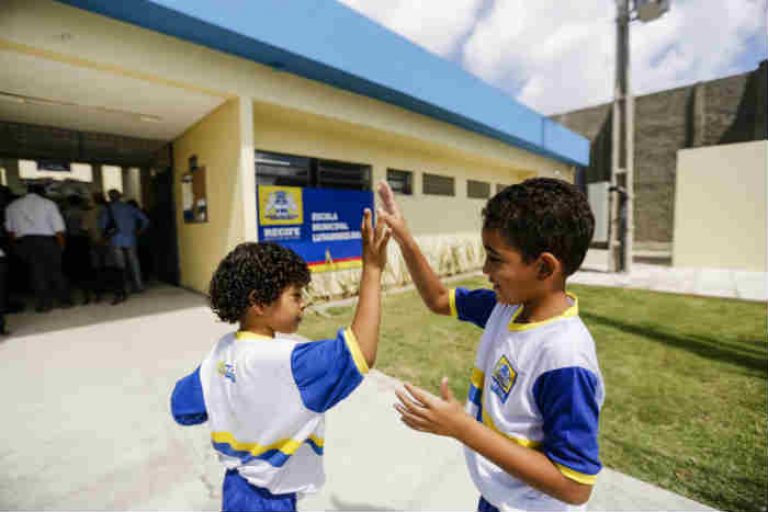 Recife anuncia seleção para contratar 500 professores