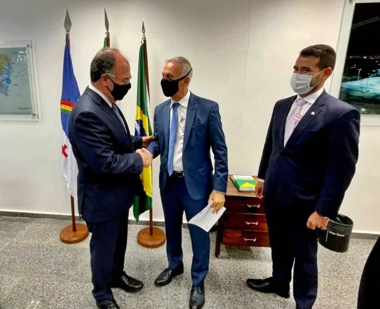 Prefeito viabiliza recursos em Brasília para retomada de obras inacabadas em Vitória